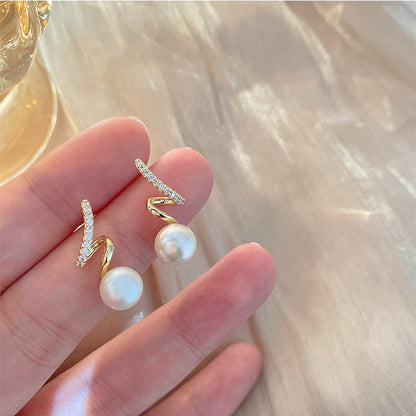 2026 New Cute Pearl Studs Hoop Earrings for Women Gold Color Eardrop Minimalist Tiny Huggies Hoops Wedding Fashion Jewelry