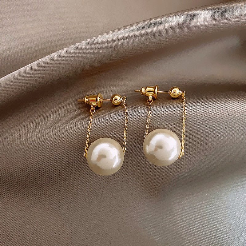 2026 New Cute Pearl Studs Hoop Earrings for Women Gold Color Eardrop Minimalist Tiny Huggies Hoops Wedding Fashion Jewelry