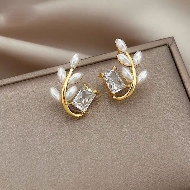 2026 Korean New Simple Temperament Circle Pearl Earrings Fashion Small Versatile Earrings  Jewelry