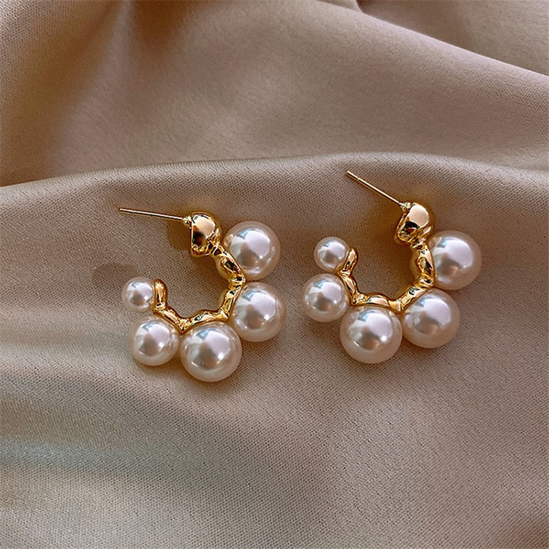 2026 New Cute Pearl Studs Hoop Earrings for Women Gold Color Eardrop Minimalist Tiny Huggies Hoops Wedding Fashion Jewelry