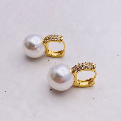 2026 New Cute Pearl Studs Hoop Earrings for Women Gold Color Eardrop Minimalist Tiny Huggies Hoops Wedding Fashion Jewelry